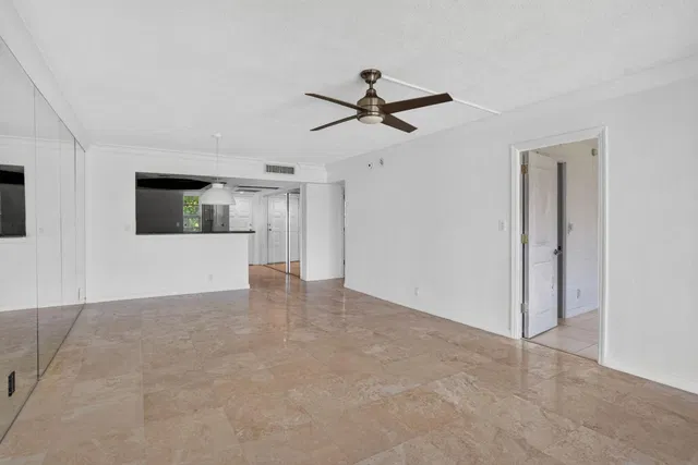 Unit C309 photo 9