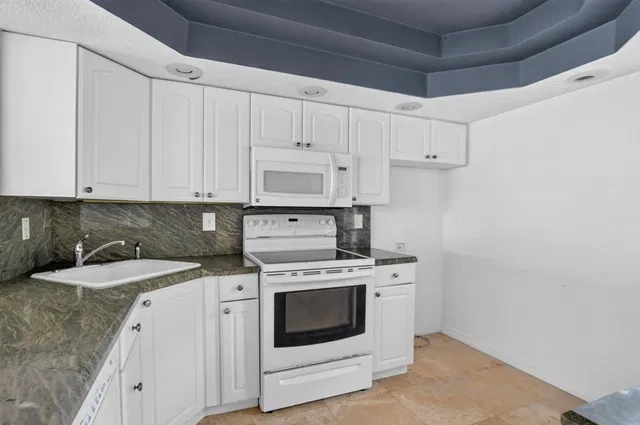 Unit C309 photo 10