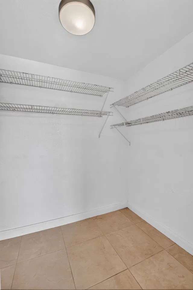 Unit C309 photo 17