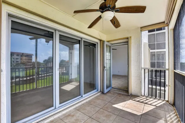 Unit C309 photo 22