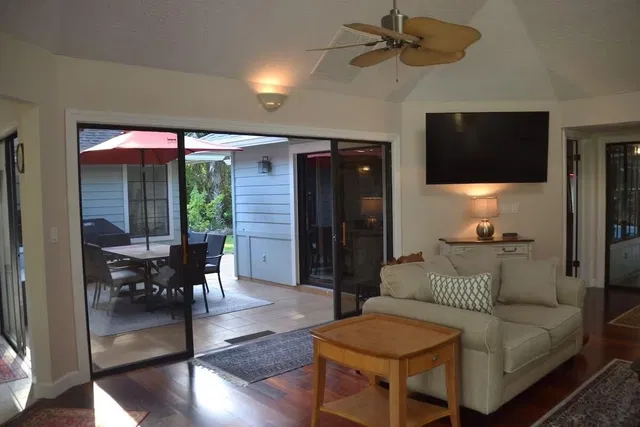 Residence photo 3