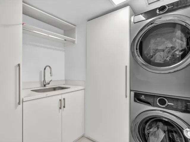 The Meridian Unit 108S photo 10