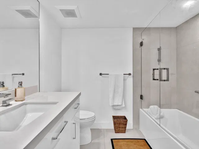 The Meridian Unit 108S photo 12
