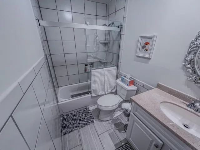 Unit 11B photo 15