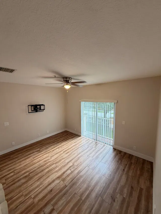 Unit 1507 photo 6