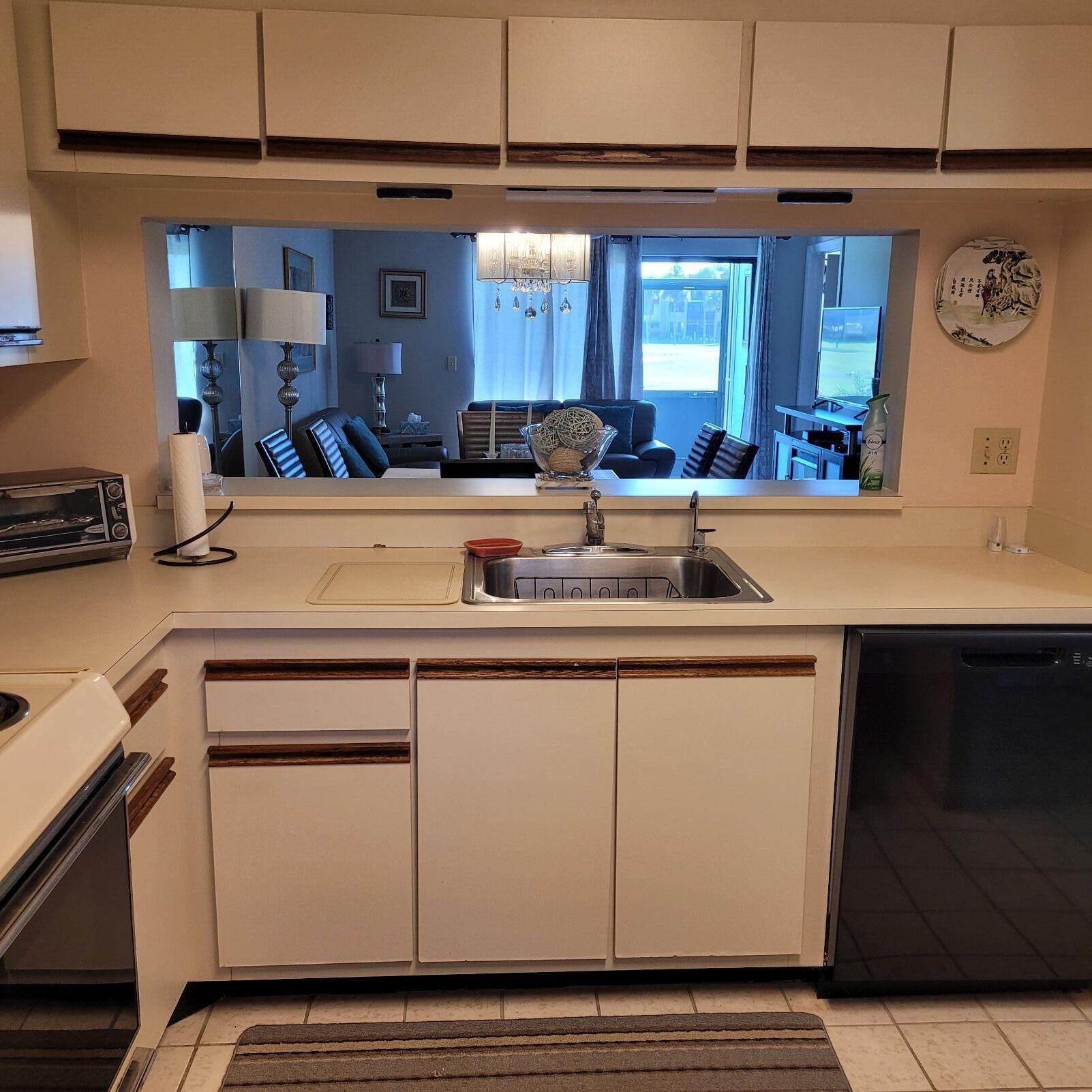 Unit 106 photo 5