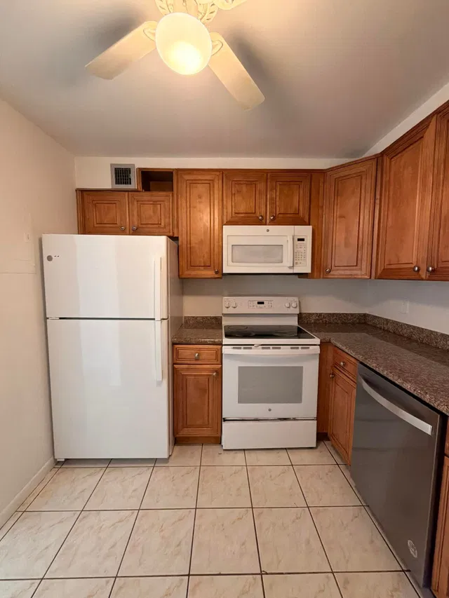 Unit 0110 photo 4