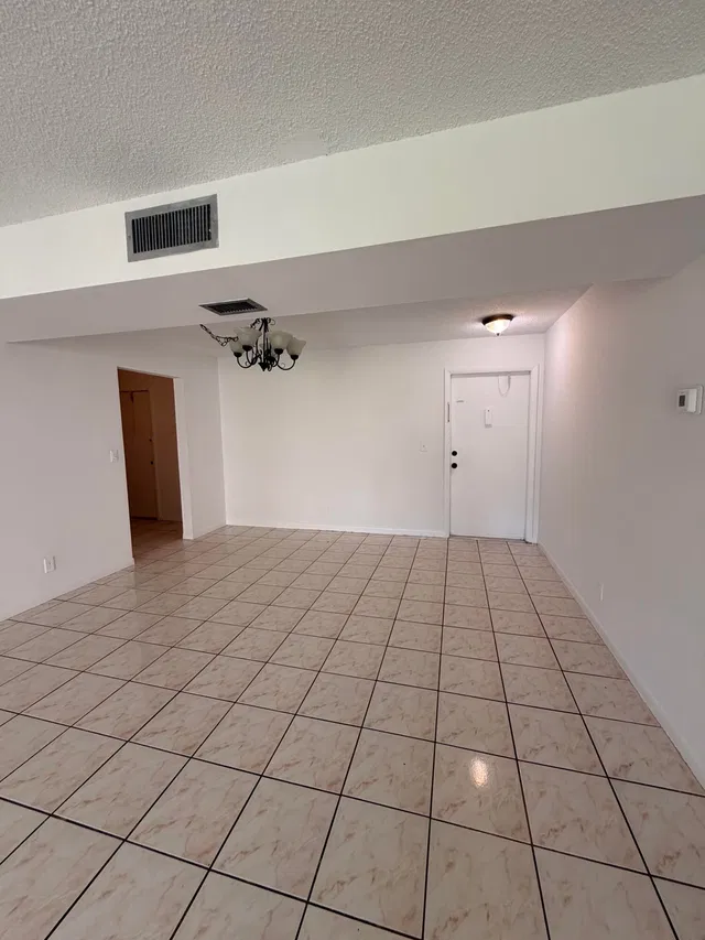 Unit 0110 photo 7