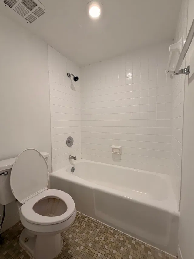 Unit 0110 photo 16