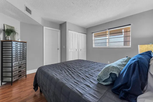 Unit 607 photo 11