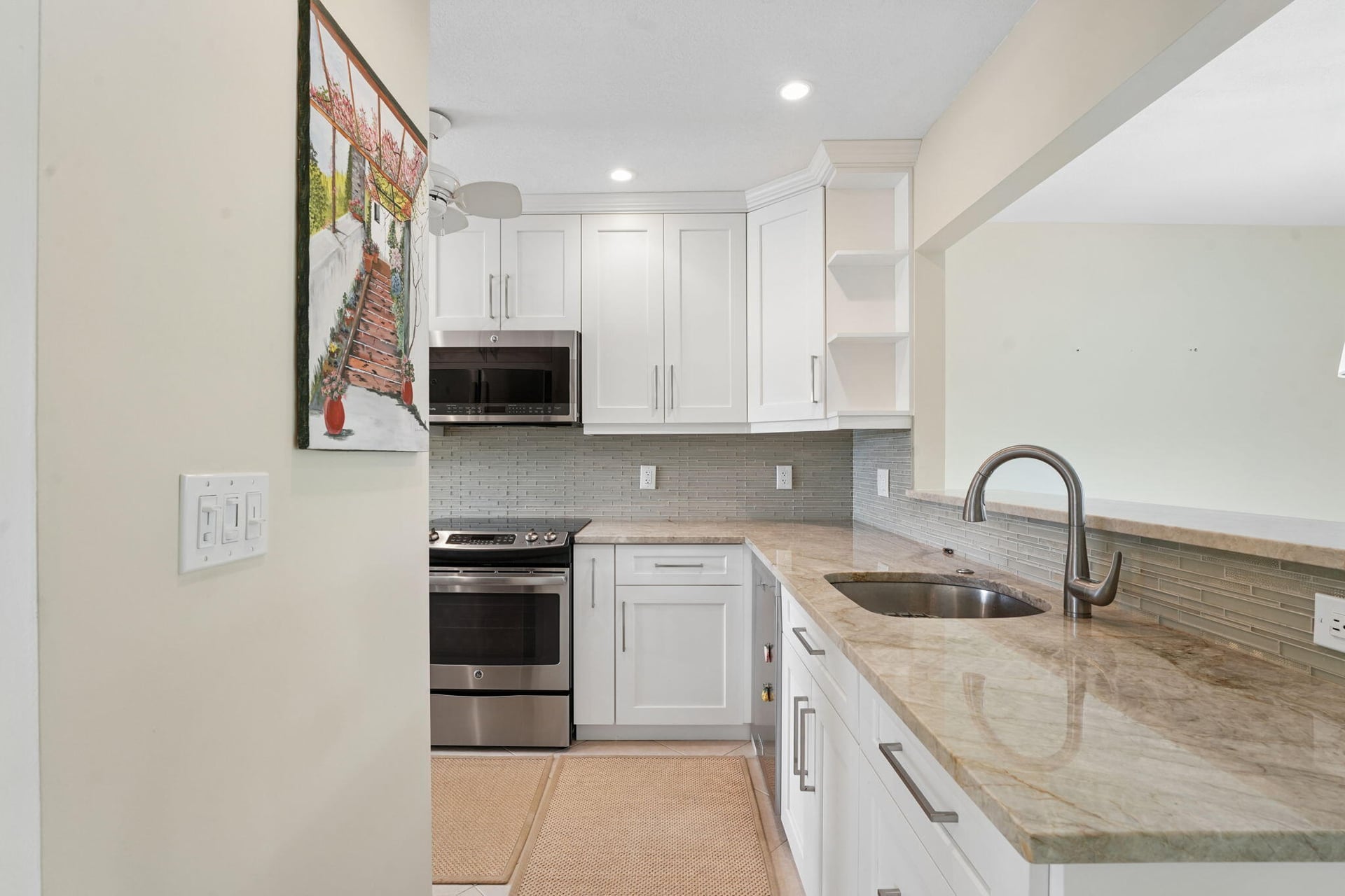 Unit 204 photo 11