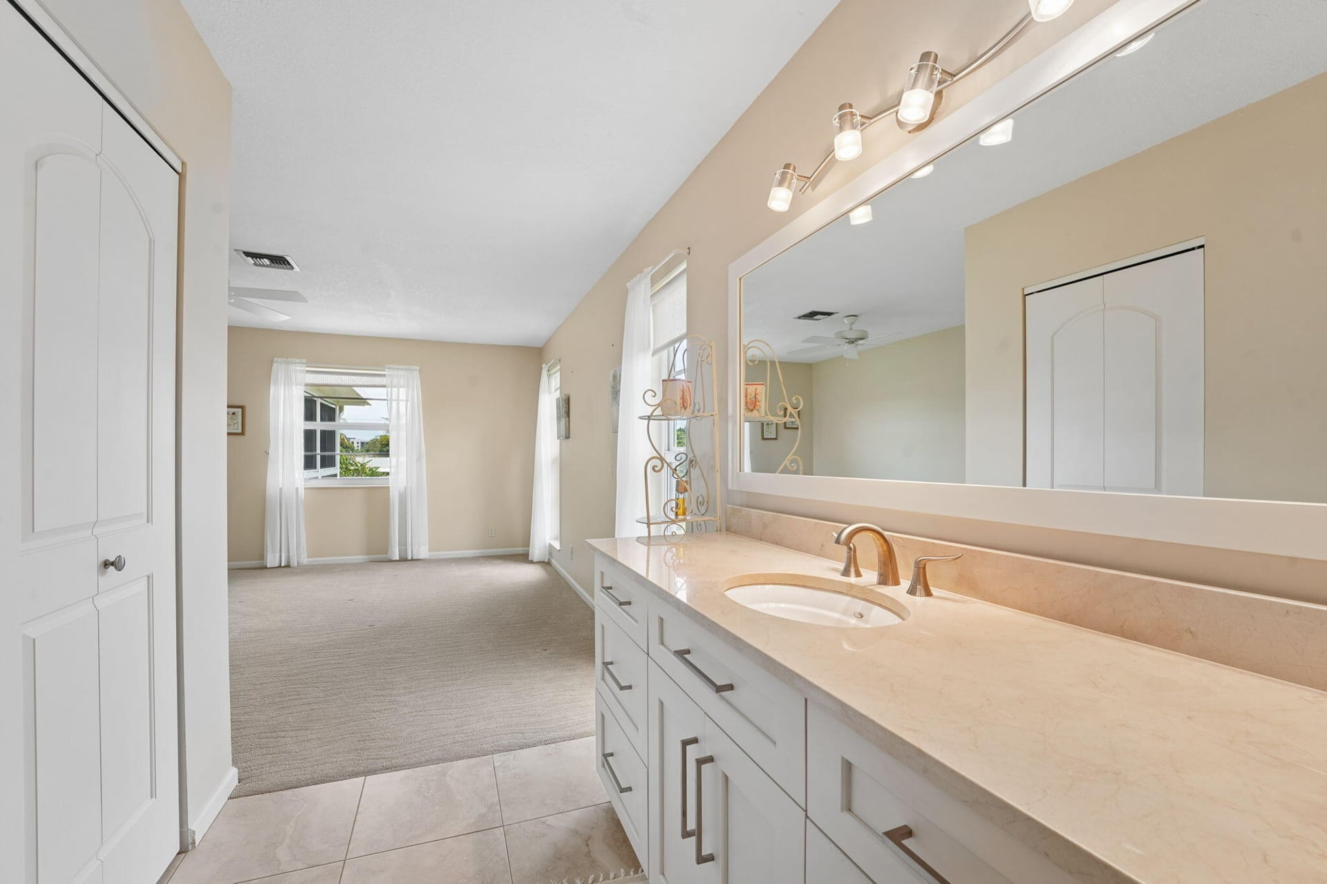 Unit 204 photo 14