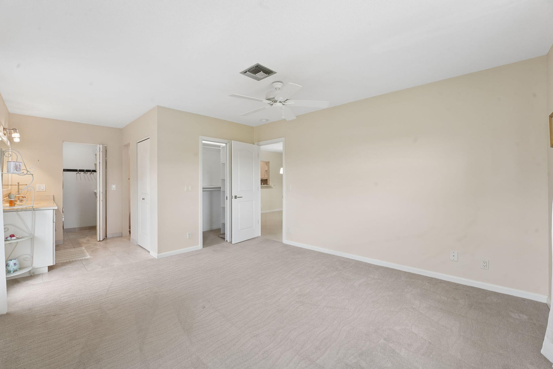 Unit 204 photo 18