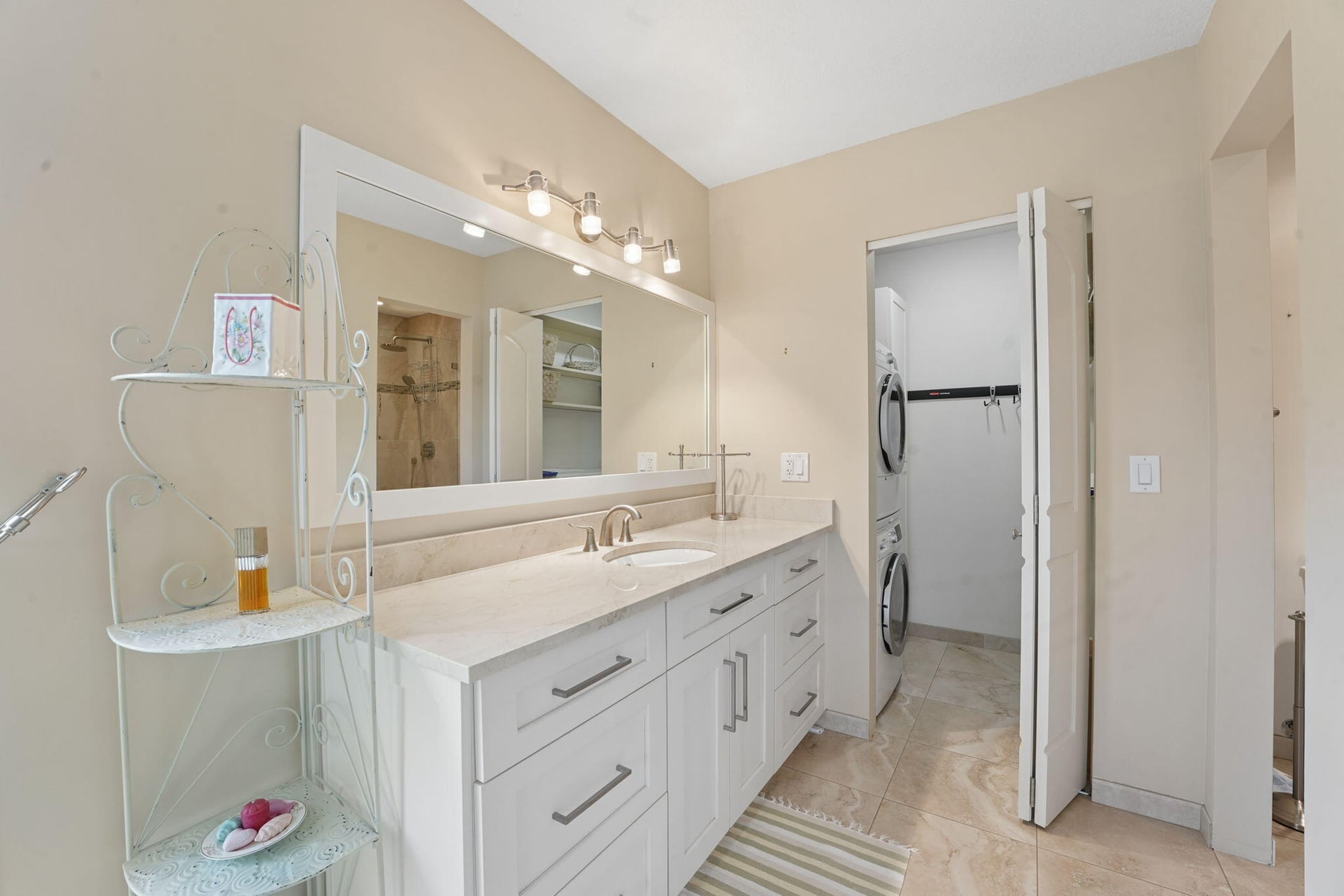 Unit 204 photo 20