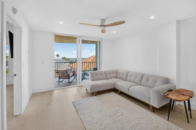 Unit 421 photo 9