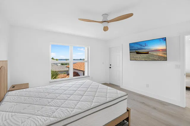 Unit 421 photo 11