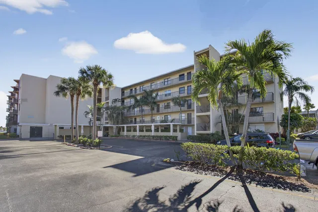 Unit 421 photo 21