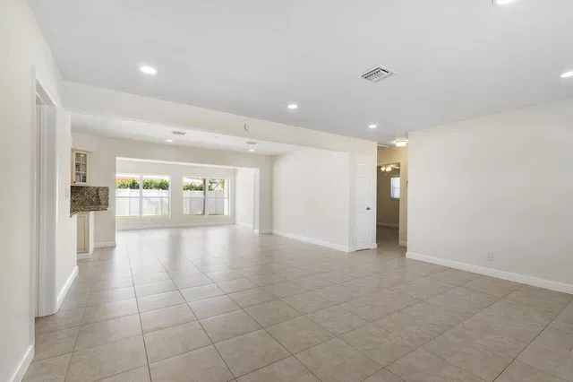 Residence photo 12