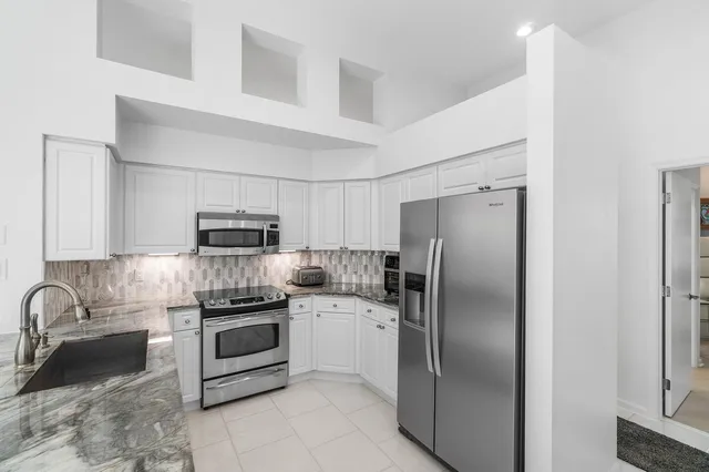  Residence photo 6