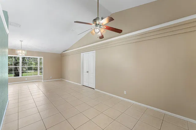  Residence photo 5