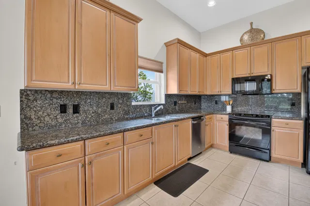 Residence photo 24