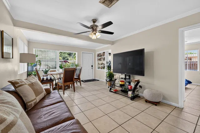  Residence photo 8