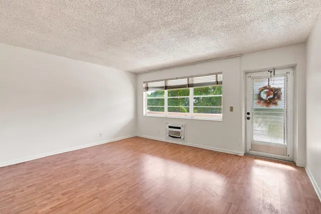  Residence photo 11