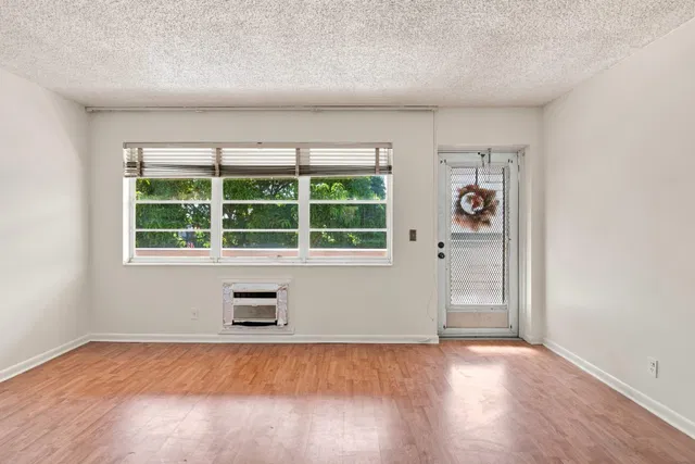  Residence photo 12