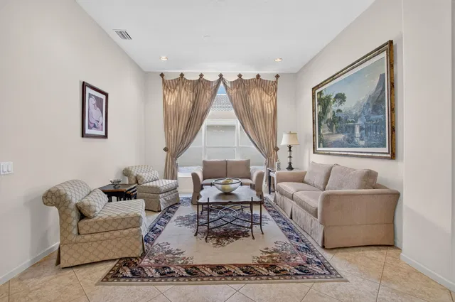 Residence photo 8