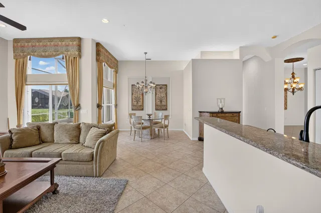 Residence photo 17