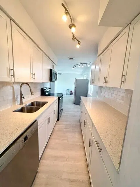 Residence photo 32