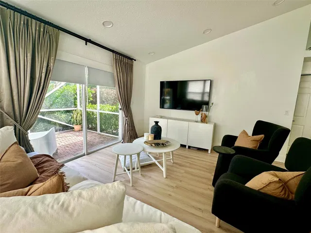 Residence photo 3