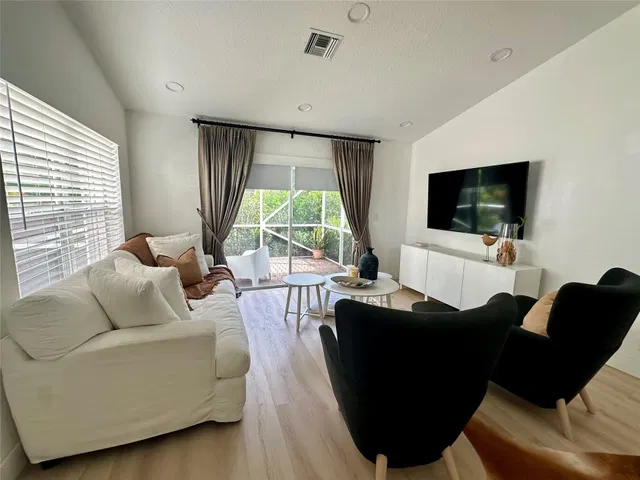 Residence photo 4