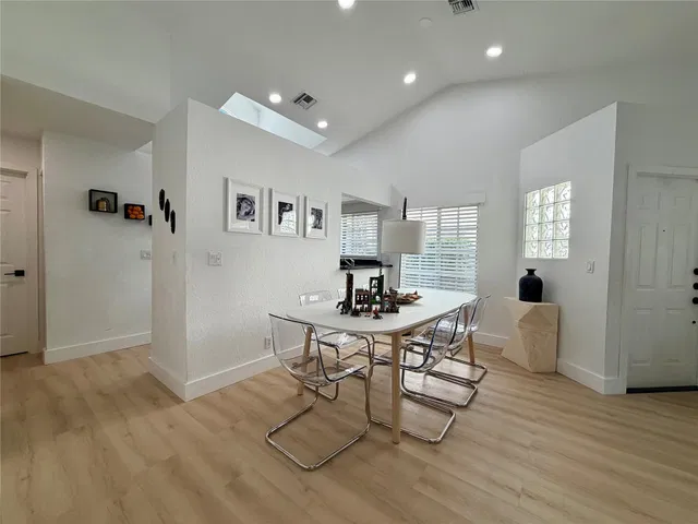 Residence photo 12