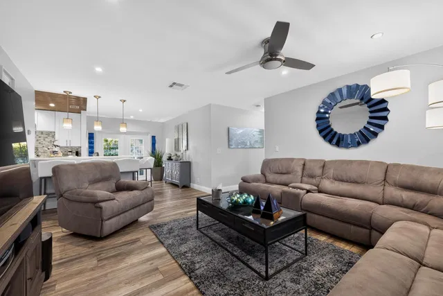 Residence photo 12