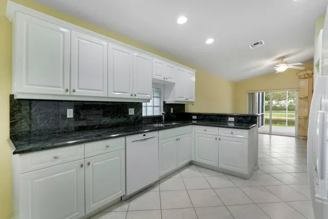 Residence photo 12