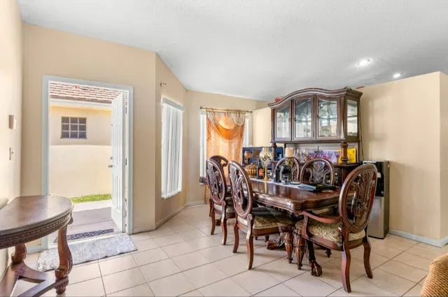Residence photo 2