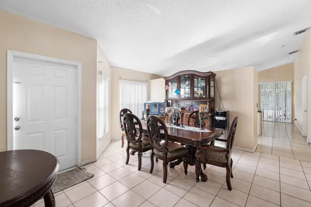Residence photo 3