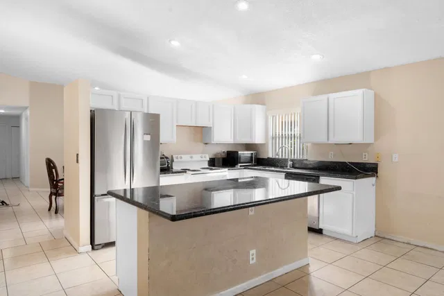 Residence photo 6