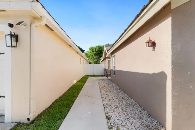 Residence photo 17