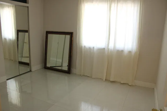 Residence photo 3
