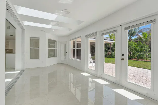 Residence photo 22