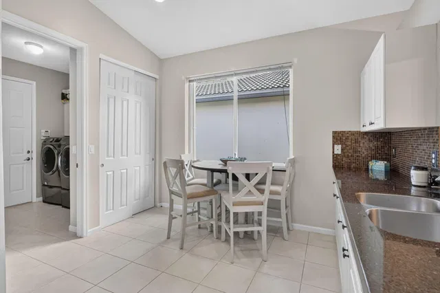 Residence photo 18