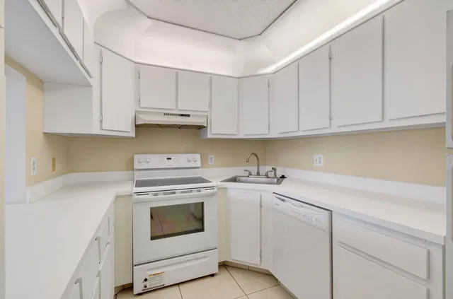  Unit F2 photo 11