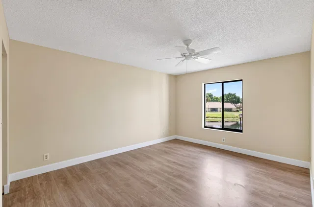  Unit F2 photo 14