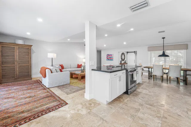Residence photo 14