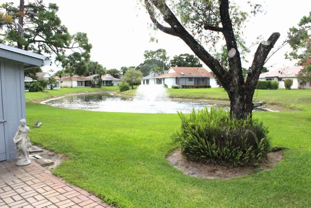 Eastpointe Country Club Residence photo 16