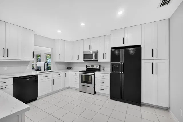 Eastpointe Country Club Residence photo 25
