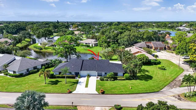 Eastpointe Country Club Residence photo 37