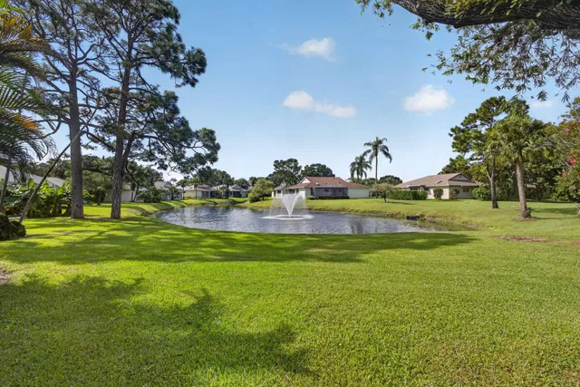 Eastpointe Country Club Residence photo 49